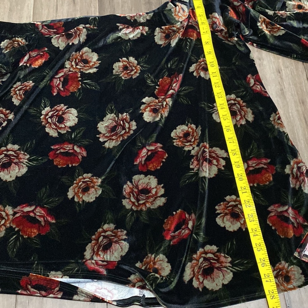Torrid Floral Print Velvet Off Shoulder Bell Sleeve Top - Picture 10 of 10
